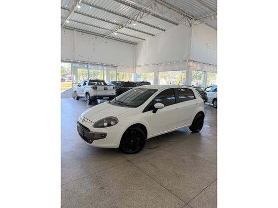 FIAT PUNTO 1.6 ESSENCE 16V FLEX 4P MANUAL FIAT PUNTO 1.6 ESSENCE 16V FLEX 4P MANUAL